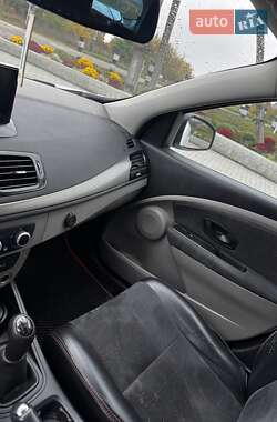 Хетчбек Renault Megane 2010 в  фото 13 Хетчбек Renault Megane 2010 в