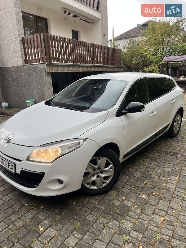 Универсал Renault Megane 2011 в Шумске