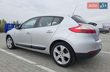 Хетчбек Renault Megane 2010 в 