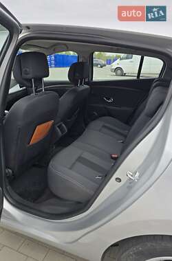 Хетчбек Renault Megane 2010 в 