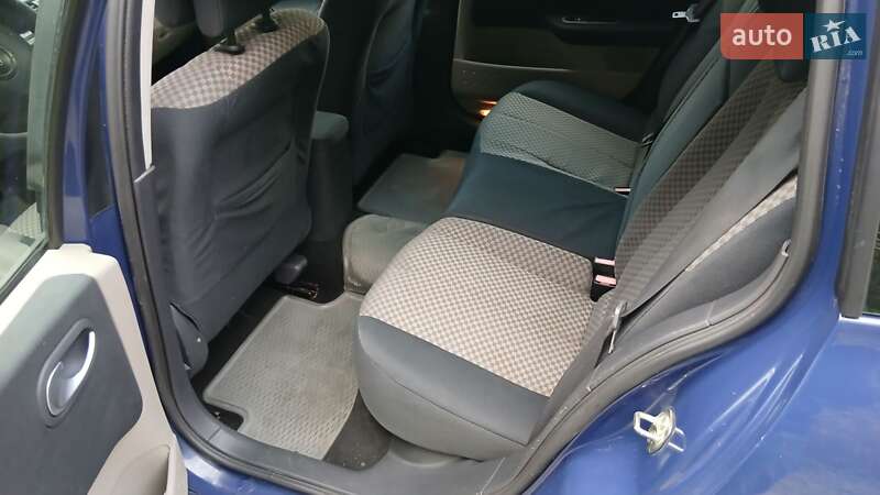 Универсал Renault Megane 2004 в Выгоде