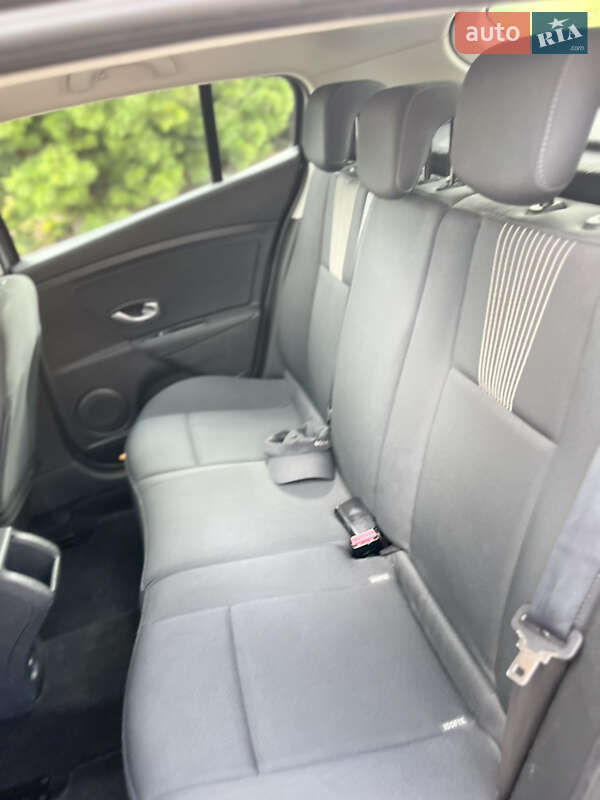 Хетчбек Renault Megane 2010 в Охтирці фото 23 Хетчбек Renault Megane 2010 в Охтирці