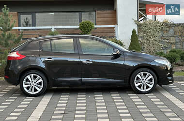 Хэтчбек Renault Megane 2011 в 