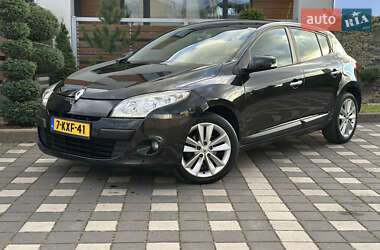 Хэтчбек Renault Megane 2011 в 