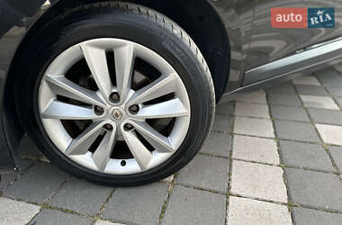 Хэтчбек Renault Megane 2011 в 