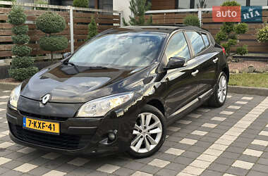 Хэтчбек Renault Megane 2011 в 