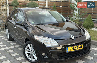 Хэтчбек Renault Megane 2011 в 
