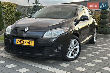 Хэтчбек Renault Megane 2011 в 