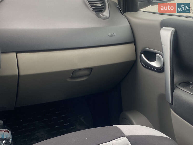 Хэтчбек Renault Megane 2009 в Каменец-Подольском фото 16 Хэтчбек Renault Megane 2009 в Каменец-Подольском