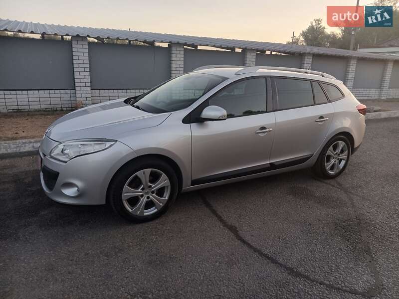 Універсал Renault Megane 2012 в  фото Універсал Renault Megane 2012 в