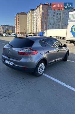 Хэтчбек Renault Megane 2011 в 
