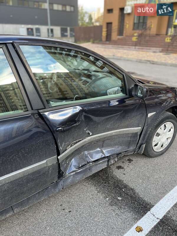 Седан Renault Megane 2007 в Вишневому фото Седан Renault Megane 2007 в Вишневому