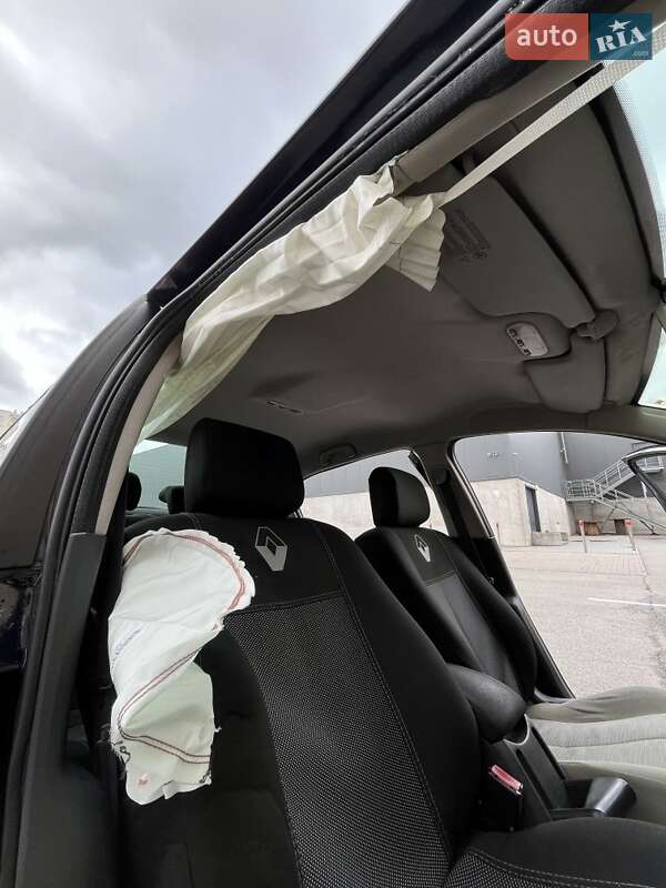 Седан Renault Megane 2007 в Вишневому фото 10 Седан Renault Megane 2007 в Вишневому