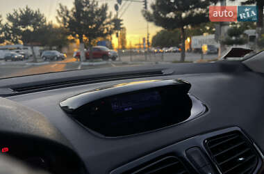 Хэтчбек Renault Megane 2013 в 