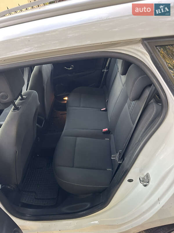 Універсал Renault Megane 2010 в Радивиліві фото 16 Універсал Renault Megane 2010 в Радивиліві