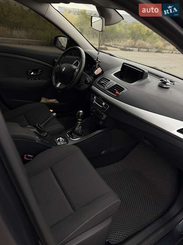 Универсал Renault Megane 2013 в Червонознаменке фото 19 Универсал Renault Megane 2013 в Червонознаменке