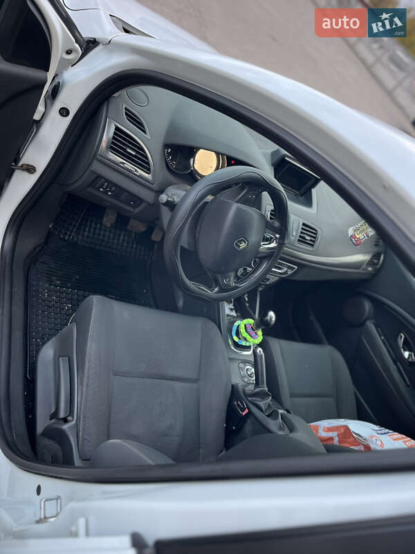 Хэтчбек Renault Megane 2013 в Кривом Роге фото 12 Хэтчбек Renault Megane 2013 в Кривом Роге