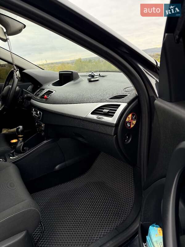 Универсал Renault Megane 2013 в Червонознаменке фото 46 Универсал Renault Megane 2013 в Червонознаменке