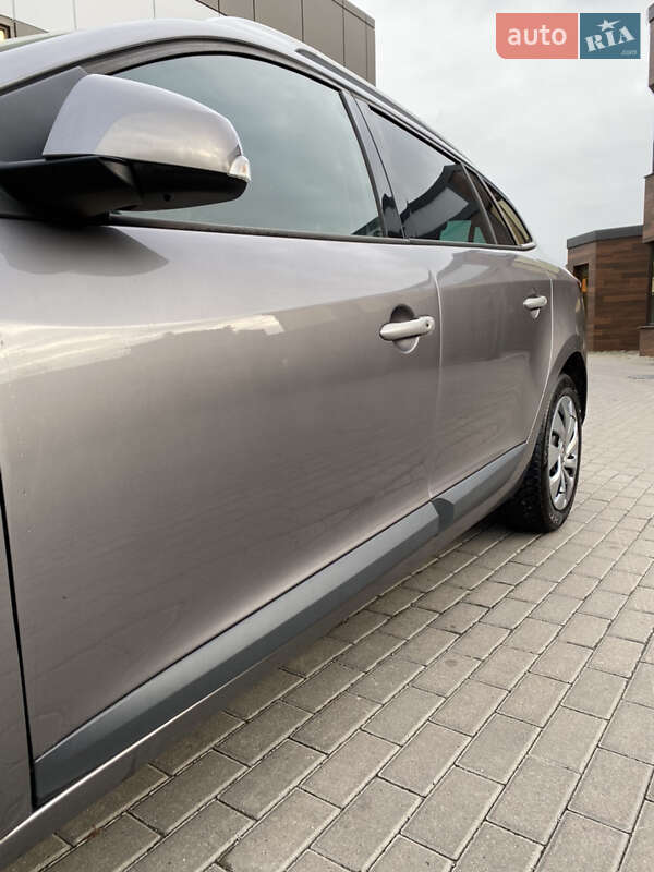 Универсал Renault Megane 2011 в Ровно фото 12 Универсал Renault Megane 2011 в Ровно