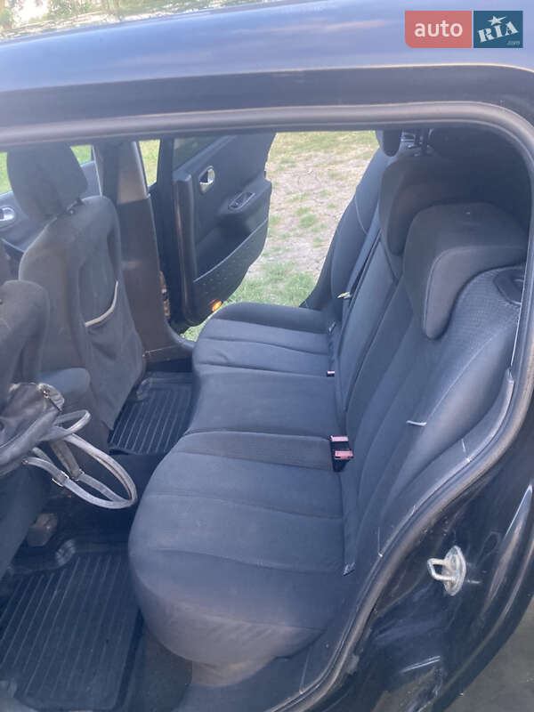 Хэтчбек Renault Megane 2004 в Кельменцах фото 9 Хэтчбек Renault Megane 2004 в Кельменцах