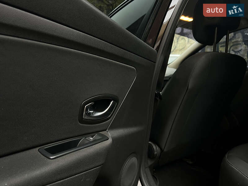 Универсал Renault Megane 2014 в Киеве фото 39 Универсал Renault Megane 2014 в Киеве