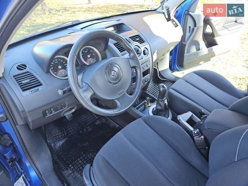 Хэтчбек Renault Megane 2003 в Семеновке фото 7 Хэтчбек Renault Megane 2003 в Семеновке