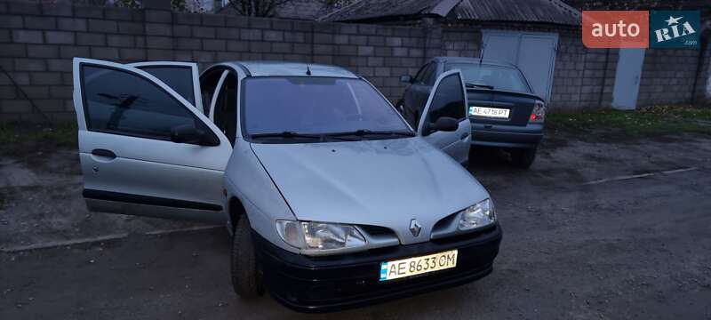 Хэтчбек Renault Megane 1996 в Каменском фото 3 Хэтчбек Renault Megane 1996 в Каменском