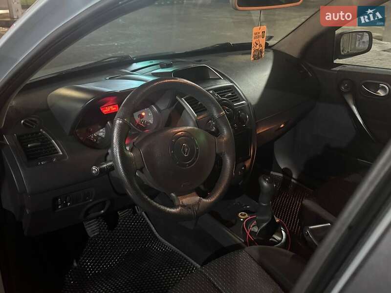 Хэтчбек Renault Megane 2002 в Вишневом