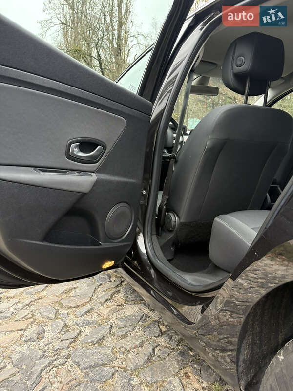 Хэтчбек Renault Megane 2010 в Ахтырке фото 21 Хэтчбек Renault Megane 2010 в Ахтырке