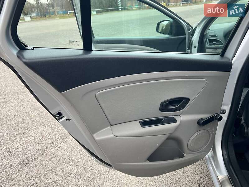 Универсал Renault Megane 2010 в Лубнах фото 48 Универсал Renault Megane 2010 в Лубнах