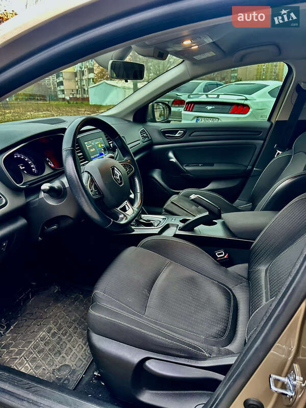 Седан Renault Megane 2018 в Киеве фото 14 Седан Renault Megane 2018 в Киеве