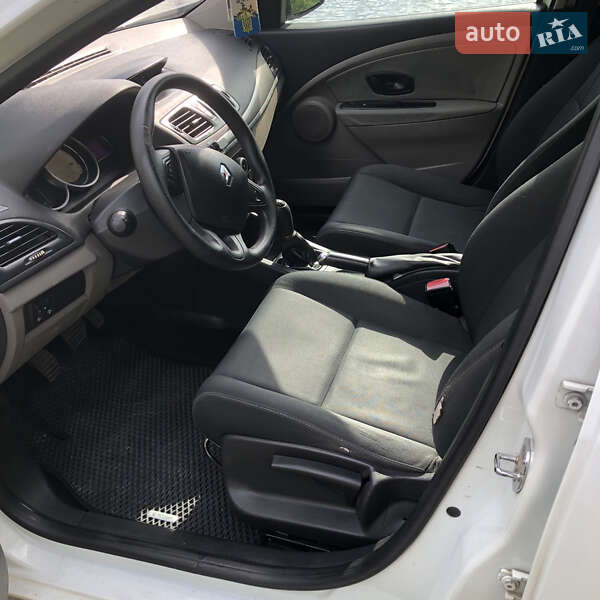 Хэтчбек Renault Megane 2010 в Вишневце фото 13 Хэтчбек Renault Megane 2010 в Вишневце