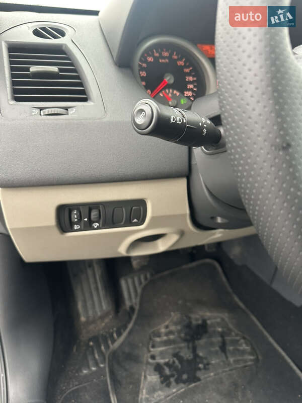 Седан Renault Megane 2004 в Киеве