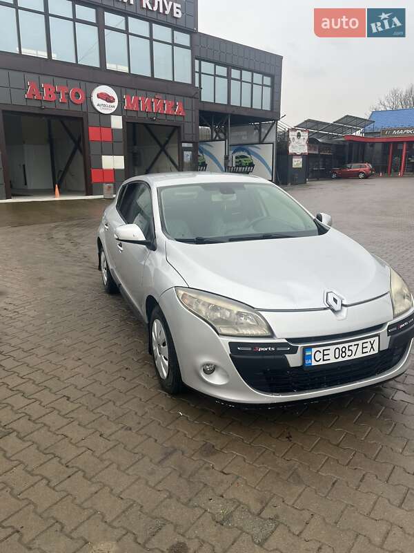Хэтчбек Renault Megane 2010 в Горбовой фото Хэтчбек Renault Megane 2010 в Горбовой