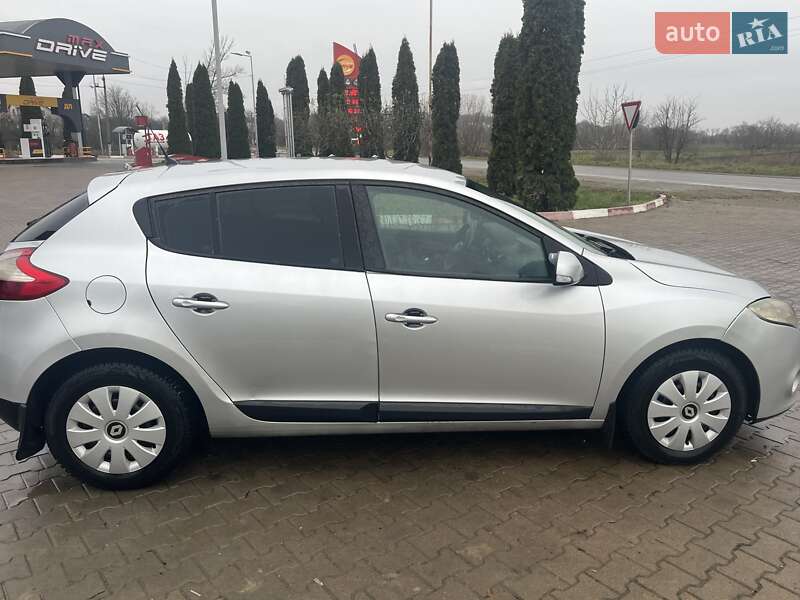 Хэтчбек Renault Megane 2010 в Горбовой фото 3 Хэтчбек Renault Megane 2010 в Горбовой