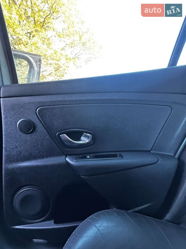 Универсал Renault Megane 2010 в Львове фото 12 Универсал Renault Megane 2010 в Львове