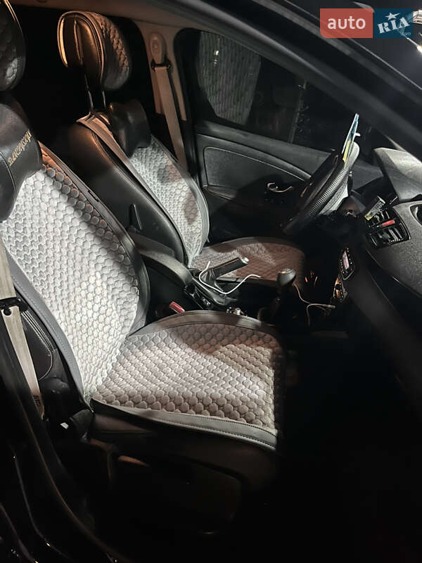 Універсал Renault Megane 2011 в Тернополі фото 16 Універсал Renault Megane 2011 в Тернополі