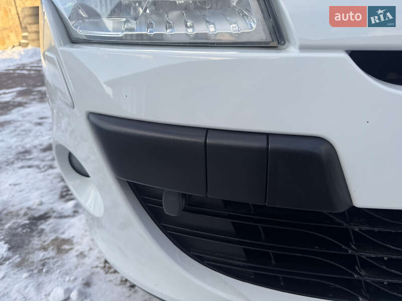 Хетчбек Renault Megane 2011 в Радивиліві фото 19 Хетчбек Renault Megane 2011 в Радивиліві