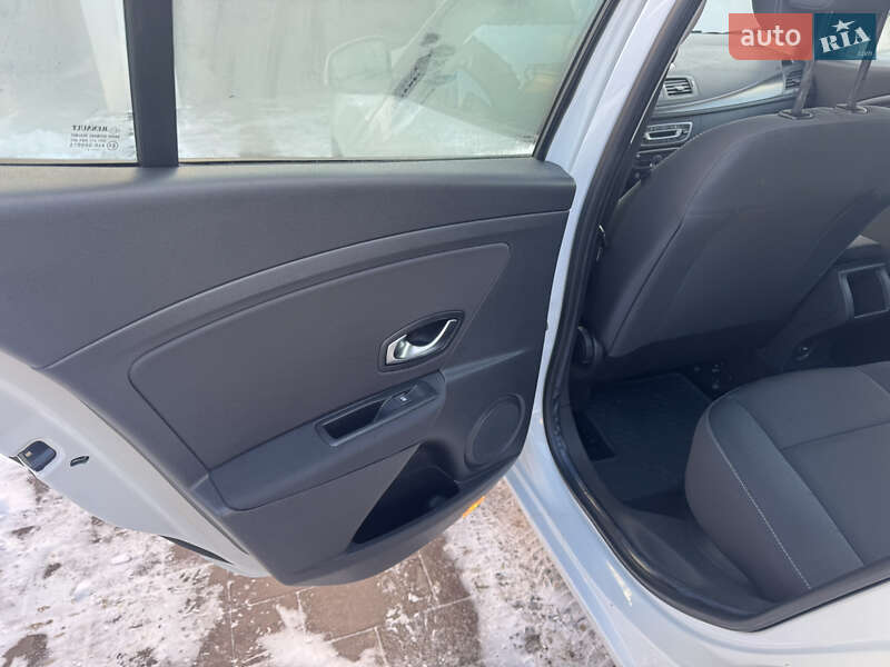 Хетчбек Renault Megane 2011 в Радивиліві фото 38 Хетчбек Renault Megane 2011 в Радивиліві