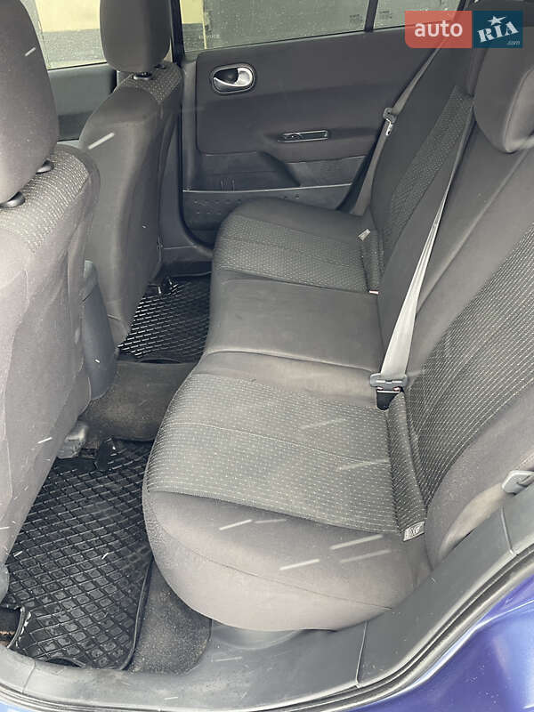 Хэтчбек Renault Megane 2004 в Каменском фото 27 Хэтчбек Renault Megane 2004 в Каменском