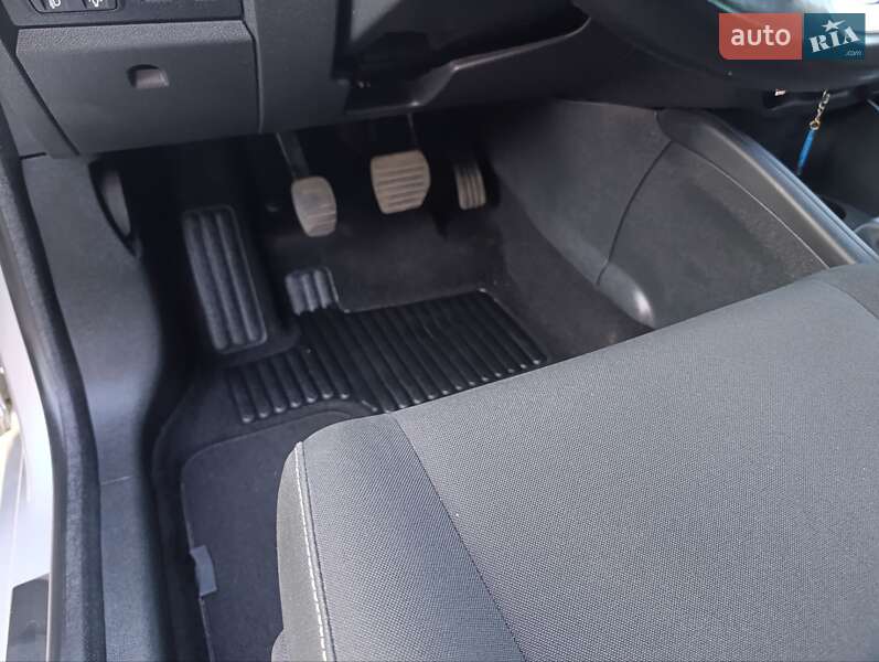 Универсал Renault Megane 2016 в Киеве фото 24 Универсал Renault Megane 2016 в Киеве