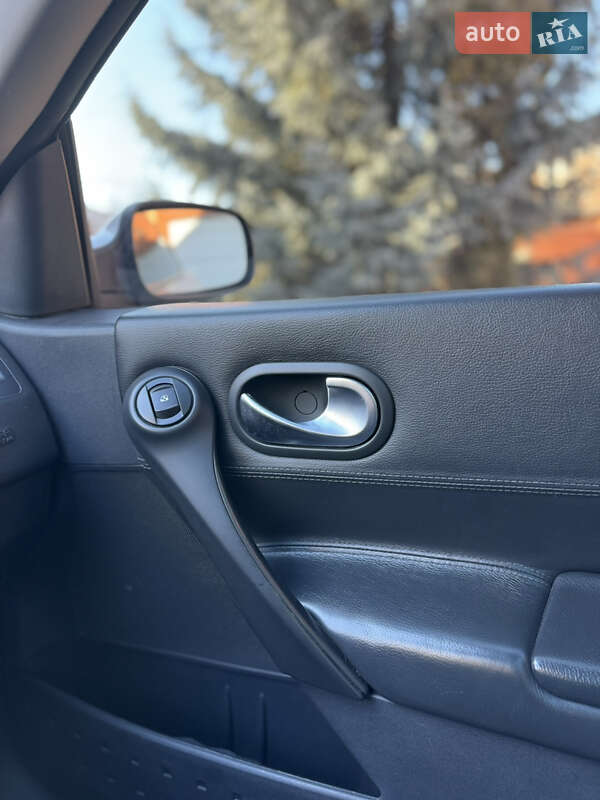 Кабріолет Renault Megane 2005 в Рівному фото 12 Кабріолет Renault Megane 2005 в Рівному