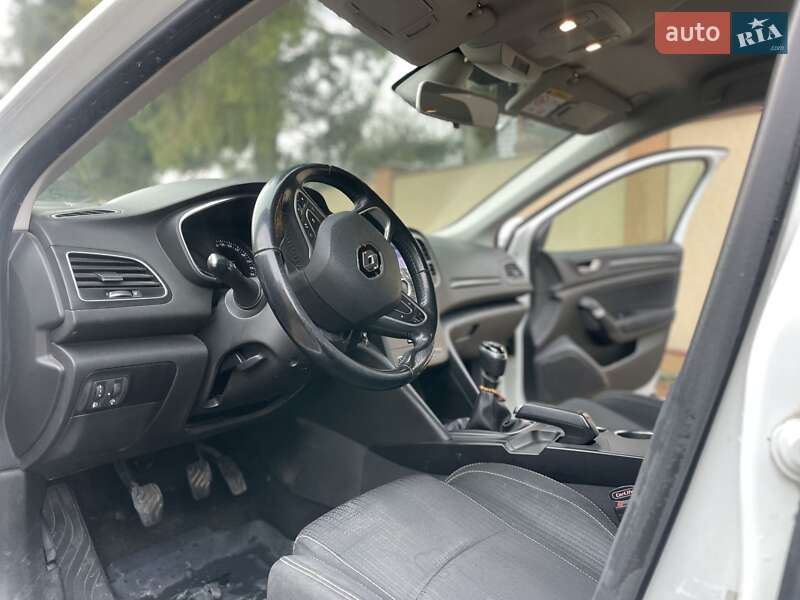 Хэтчбек Renault Megane 2016 в Виноградове фото 12 Хэтчбек Renault Megane 2016 в Виноградове