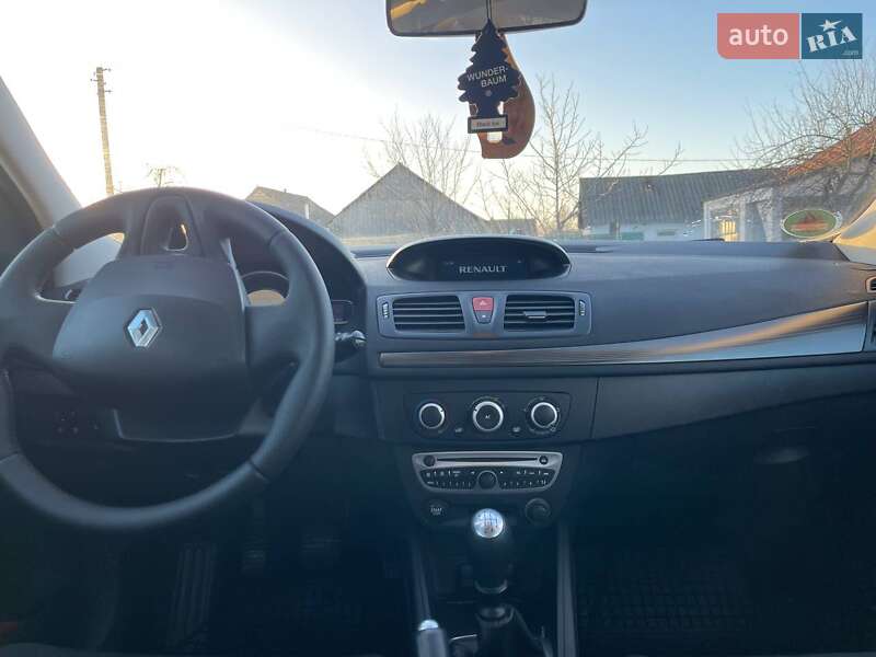 Универсал Renault Megane 2010 в Ракитном фото 23 Универсал Renault Megane 2010 в Ракитном
