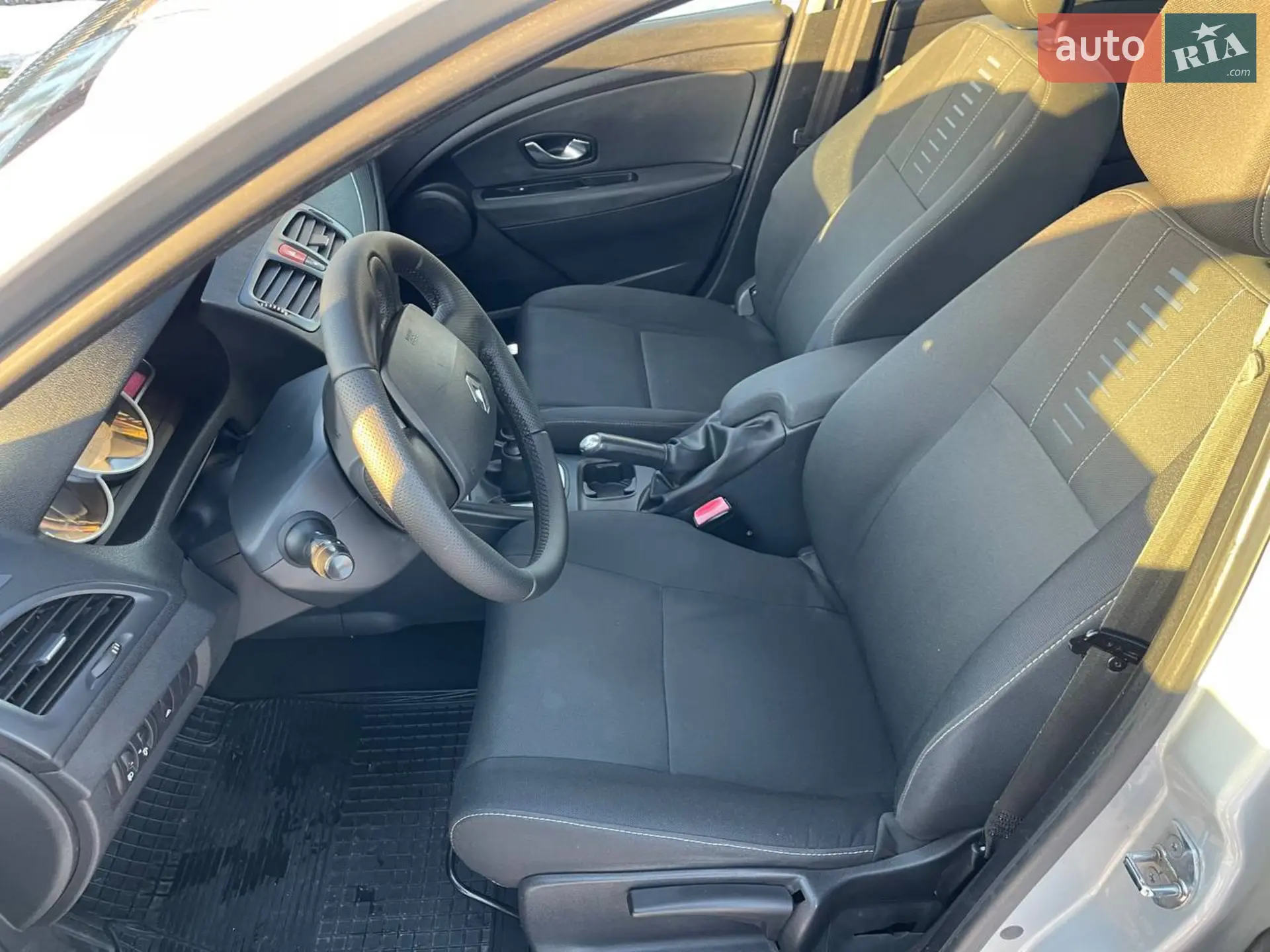 2010 Renault Megane - мініатюра 37