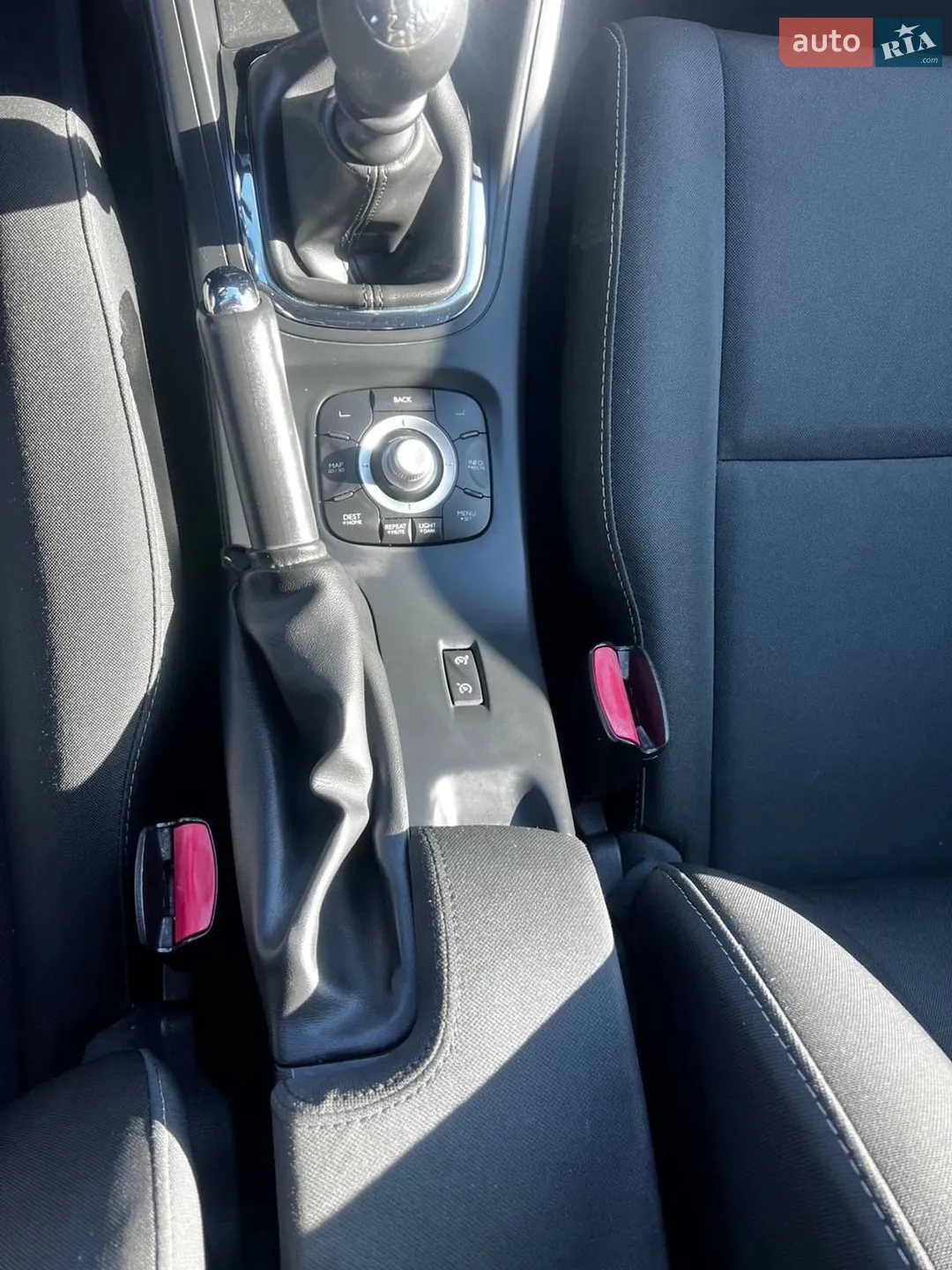 2012 Renault Megane - мініатюра 21