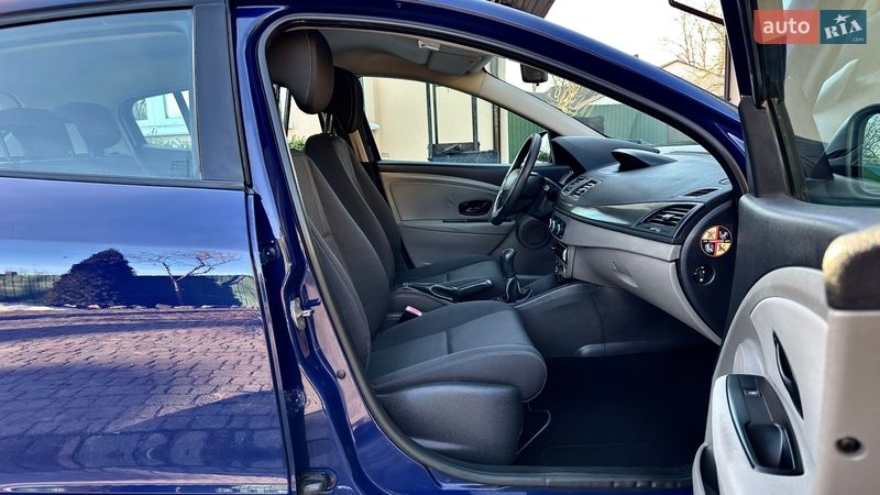 Хэтчбек Renault Megane 2012 в Хороле фото 28 Хэтчбек Renault Megane 2012 в Хороле