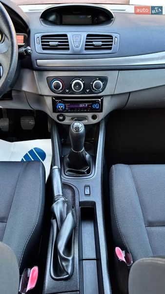 Хэтчбек Renault Megane 2012 в Хороле фото 31 Хэтчбек Renault Megane 2012 в Хороле