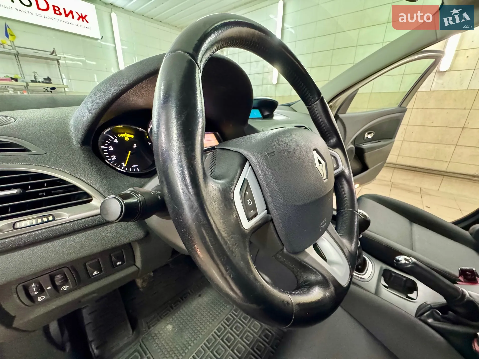 2012 Renault Megane - мініатюра 24