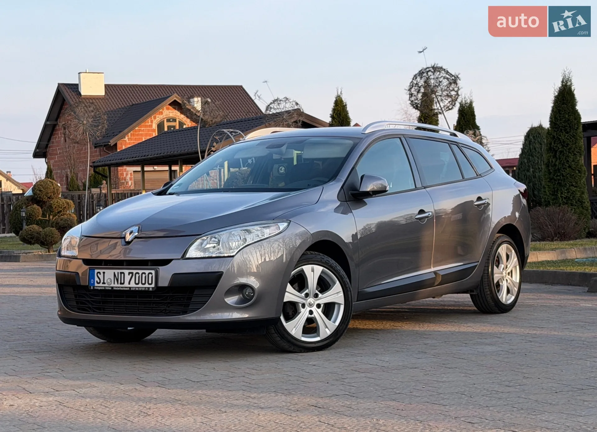 2010 Renault Megane - мініатюра 2
